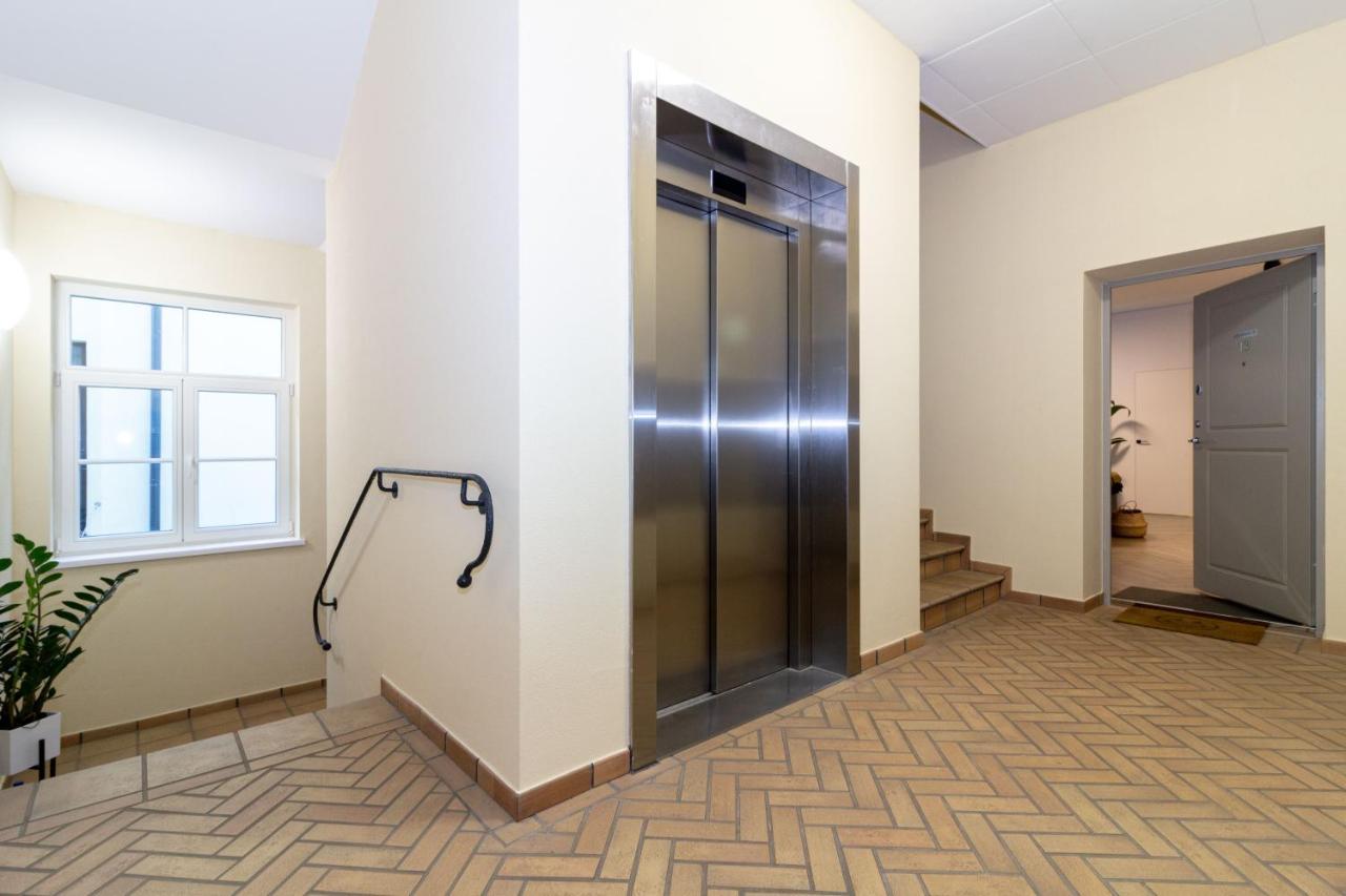 Cohost I Oldtown 60M2 Apt W-Garage Parking, Balcony & Self Check-In Аеропорт Вільнюс Екстер'єр фото