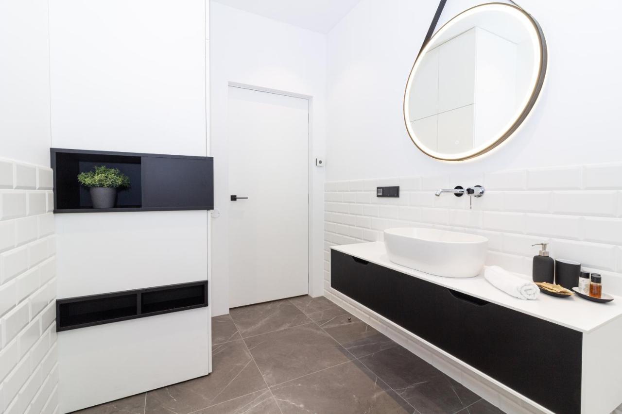 Cohost I Oldtown 60M2 Apt W-Garage Parking, Balcony & Self Check-In Аеропорт Вільнюс Екстер'єр фото